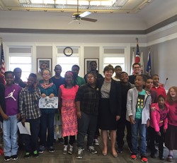 Students with Mayor Infeld