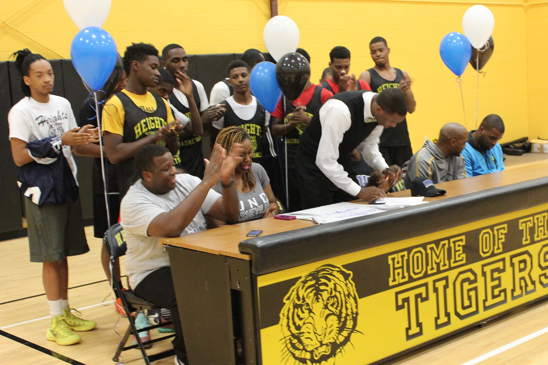 Malik Smith officially signs with UNC Asheville.