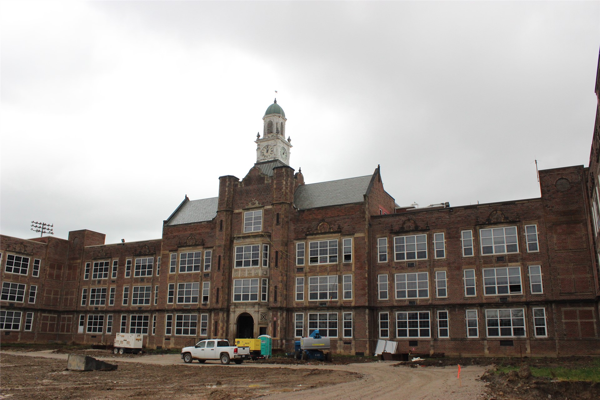 Front of the 1926 original building.