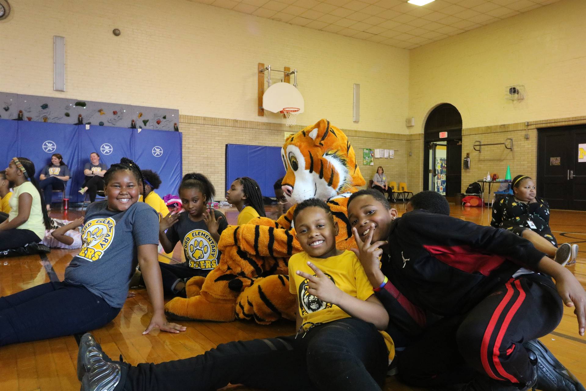 Students sit with TJ the tiger