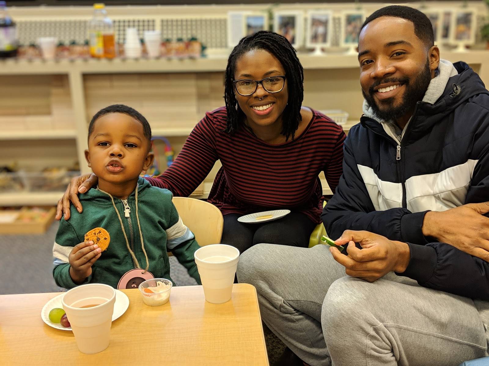 parents with child eating snacks